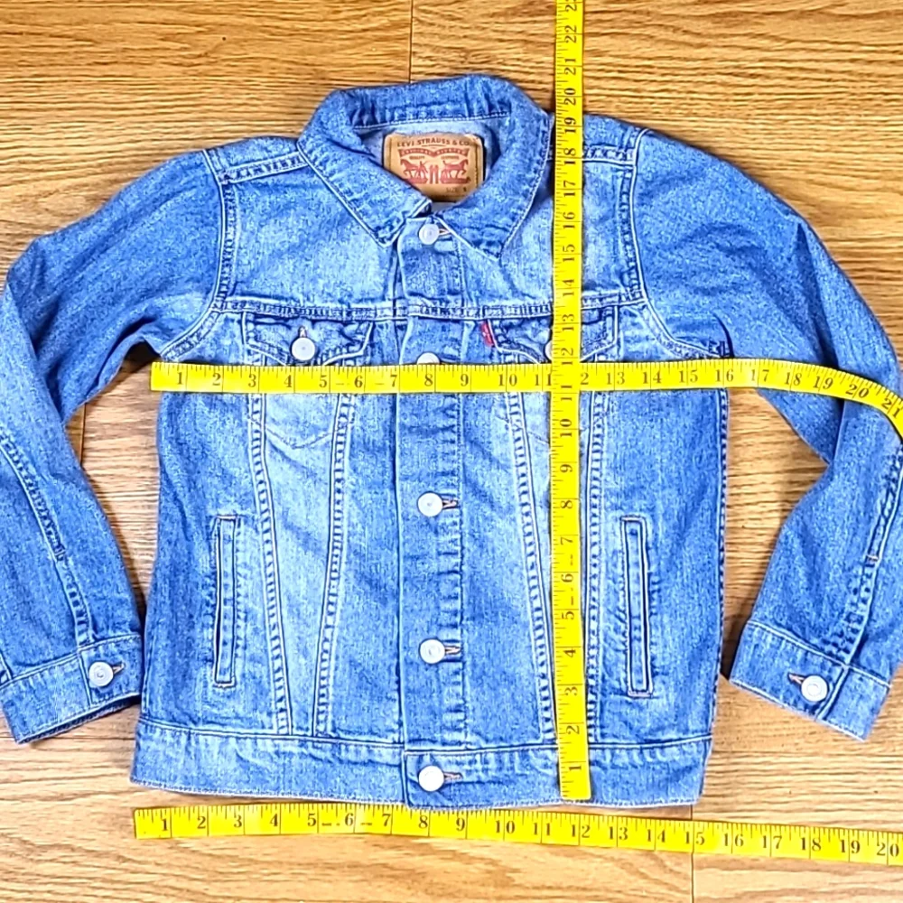 LEVIS S, P, CH, 2019 KIDS PRE-OWNED LIKE NEW BUTTON TRUCKER DENIM JACKET